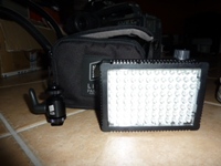 Illuminatore a Led 50Watt portatile a batterie stilo con slitta camera